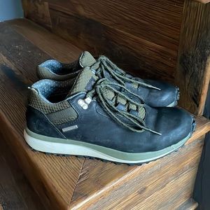 Forsake Range Low waterproof sneakers size 8.5